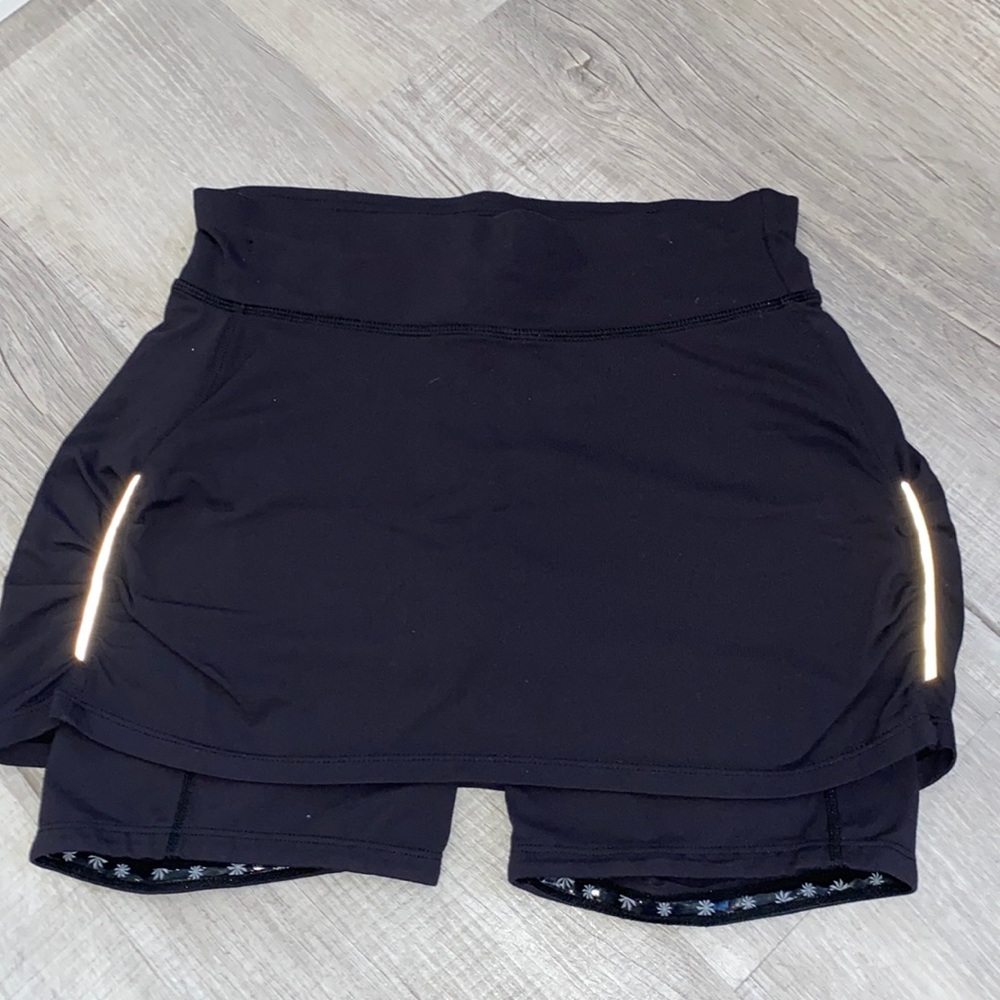Perfect Athleta 2 in 1 workout Skort! Soft and fashionable! Sz XS 😊